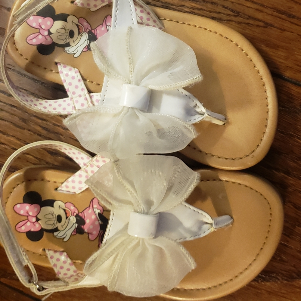 Minnie Mouse girls 6.5 sandals